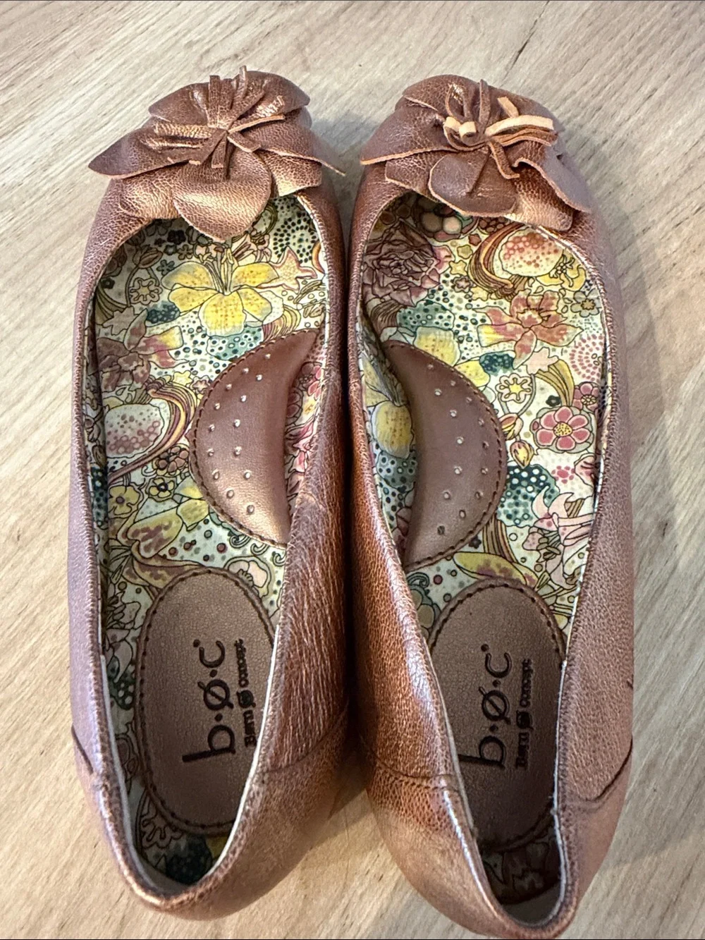 B.O.C BORN CONCEPT BROZE METALLIC LEATHER FLOWER BALLET FLATS SIZE 7